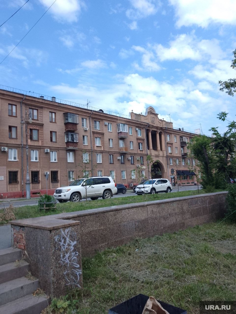 Колонны и арочные проходы — одна из черт сталинского ампира