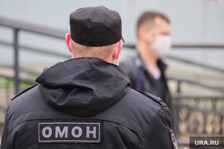 Палаточный госпиталь на железнодорожном вокзале. Курган, жд вокзал, омон