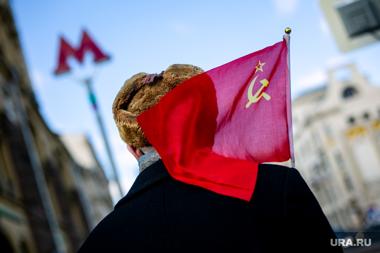 Митинг коммунистов на Пушкинской площади с участием депутатов от КПРФ. Москва, флаг ссср, кпрф, митинг, коммунисты, красные флаги