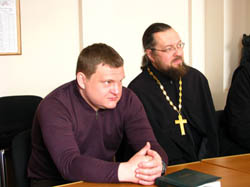               Владимиру Косажевскому (слева) помогут разве что бог и искреннее раскаяние               