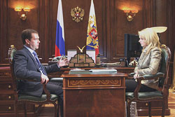               Прочитав выводы комиссии Голиковой, каждый из вас может решить, чтобы он делал на месте Чиркунова – ставил перед Медведевым вопрос о доверии или работал дальше без всяких телодвижений               
