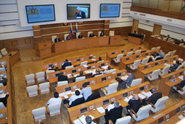               Для слушаний по проблемам реформирования РЖД отдали зал заседаний свердловского Заксобрания              