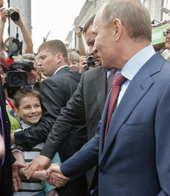               Путин собрался воевать за власть и разворачивает в России «народный фронт». Трудно жить, когда в родной стране чувствуешь себя как на оккупированной территории…              