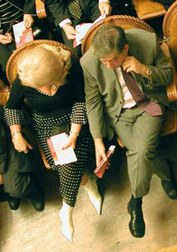               Светлая голова Александра Левина (справа, слева - его жена Галина Левина) очень пригодилась на партийных переговорах              
