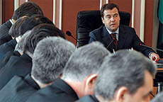               В УрФО готовятся к приезду Медведева. «Ренове» предстоит либо похоронить репутацию вице-премьера, либо спасти ее              