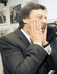               Г-н Барщевский (на фото) пребывает в шоке. Он не подозревал, что его сепаратные договоренности с Сурковым будут раскрыты так быстро               