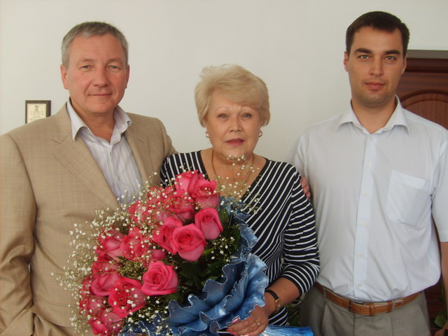               На фото: Нина Гайдар и вице-мэр Екатеринбурга Виктор Контеев (слева)              