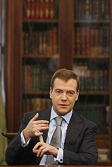               Президенту Медведеву стоило бы читать стенограммы подобных круглых столов – где еще так откровенно расскажут о проблемах малого бизнеса?              