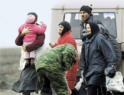               Участников театрализованных детских бунтов в Челябинске все чаще сравнивают с сектантами, добровольно затворившимися под Пензой              