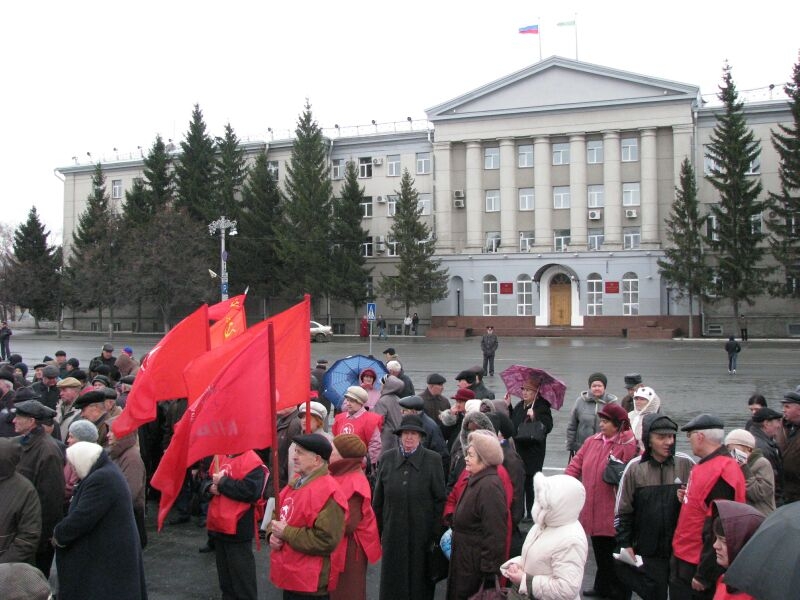 Курганские коммунисты провели митинг. «Товарищ! Не хочешь быть ощипан, как курица?! Вперед, на митинг, с нами на улицу!»