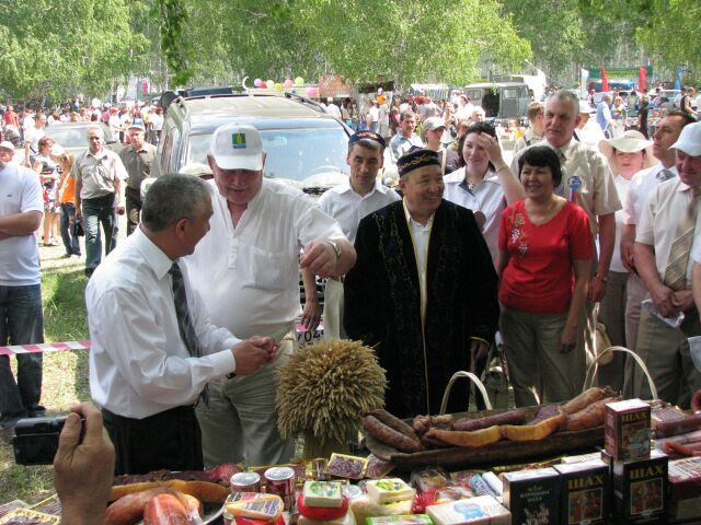 В Зауралье прошел масштабный праздник: скачки, подарки и важное соглашение 