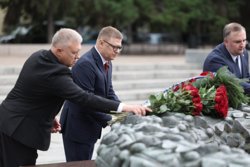 Губернатор почтил память погибших в Великой Отечественной войне