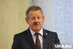 Нагрудный знак Николаю Руссу вручили на заседании городской думы Тюмени