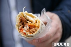 Жители ЯНАО расстроились из-за закрытия заведения, где отравились шаурмой