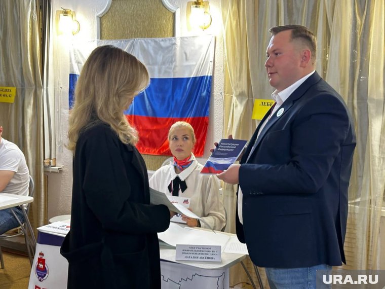 Все, кто голосует впервые, получают подарок