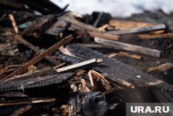Огонь уничтожил деревянные постройки
