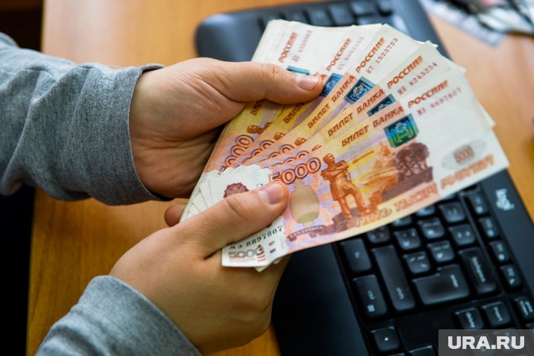 Сварщикам готовы платить по 200 тысяч рублей в месяц