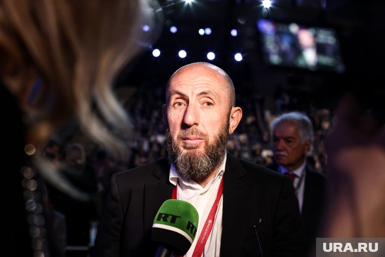 Патриарх Кирилл вел богослужение, на котором присутствовал директор МХАТа Кехман