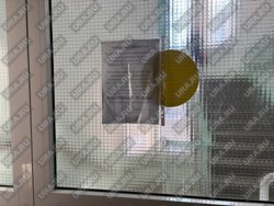В больнице местами висят объявления о масочном режиме