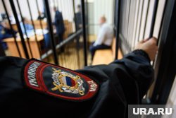 В колонию строгого режима отправили жителя Ноябрьска, осужденного за применение насилия и оскорбление полицейского
