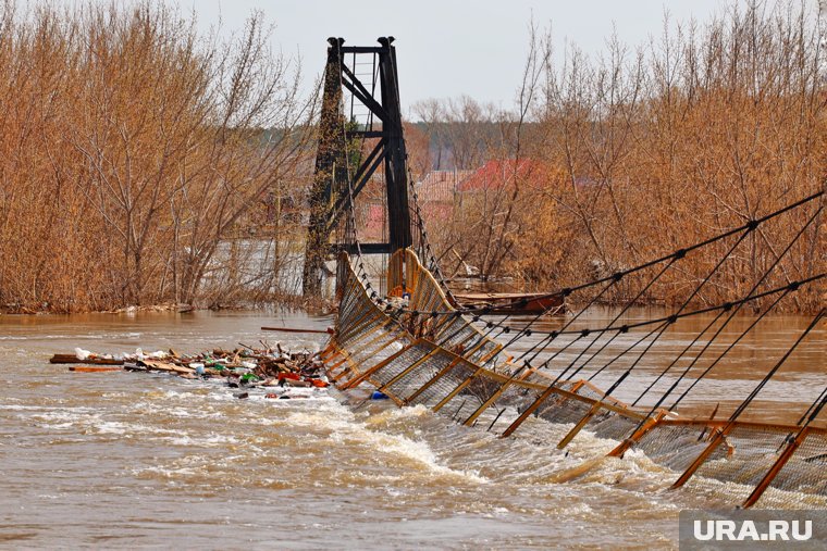 После схода большой воды население ринулось к дачам, невзирая на опасность