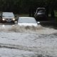 Затопленная трасса, водопады на фасадах и плывущие машины: Сочи уходит под воду. Видео