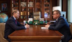 Рабочая встреча Дениса Мантурова и Алексея Текслера прошла в Москве