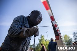 Электрогазосварщик пострадал при падении с высоты в Кургане