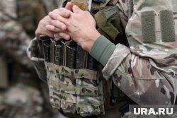 Военным и сотрудникам некоторых органов власти осенью повысят оклады