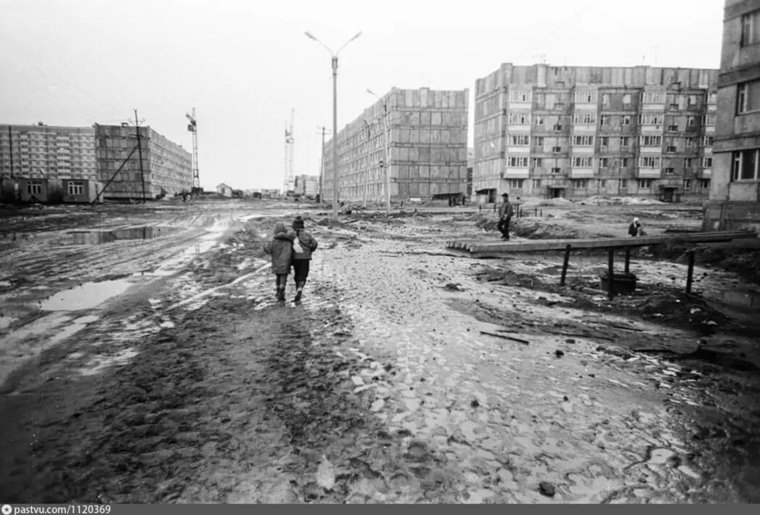 Дорога в Новом Уренгое, 1990-е годы.