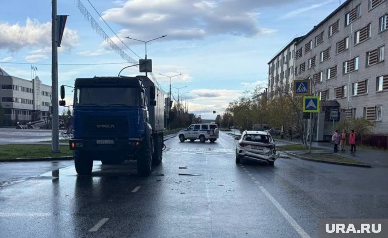 Двое жителей ЯНАО пострадали из-за ДТП «Урала» и иномарки