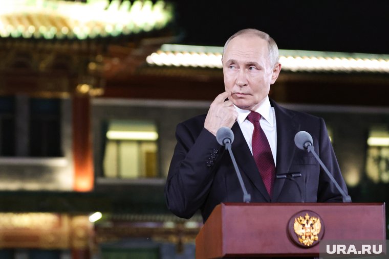 Главное давление в адрес Путина, по мнению китайских журналистов, исходит от так называемой «Коалиции желающих»