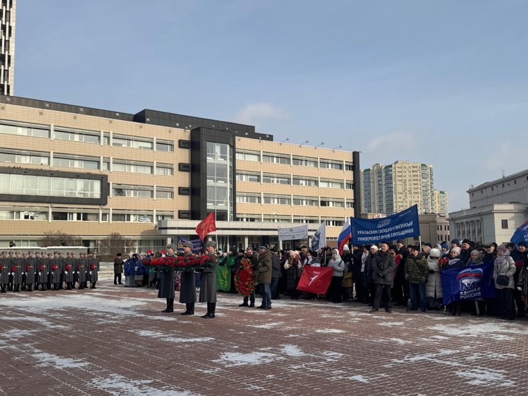 Ветераны вышли на митинг в центре Екатеринбурга