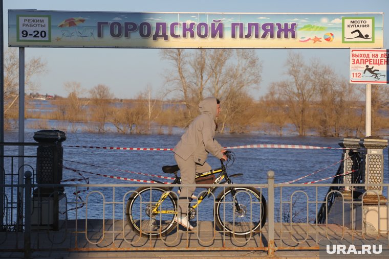 В Ишимском районе под водой оказалось несколько значимых объектов 