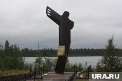 Памятник погибшим при крушении вертолета у озера Пограничное