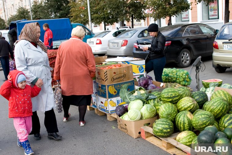 Нелегальных уличных торговцев хотят наказывать жестче