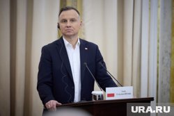 В Польше отзывают книги о Дуде, но ее популярность только растет