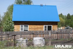Несколько дач, которым угрожают лесные пожары, находятся прямо в городе