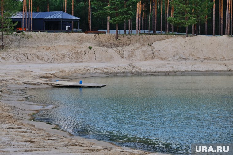 На первом озере оборудован небольшой пирс