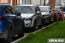 В ГАИ обратились к водителям Челябинской области с просьбой не ставить машины у школ