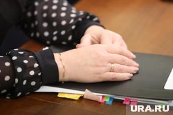 Мать курганского депутата отрицает, что ее сын отдаст место в облдуме