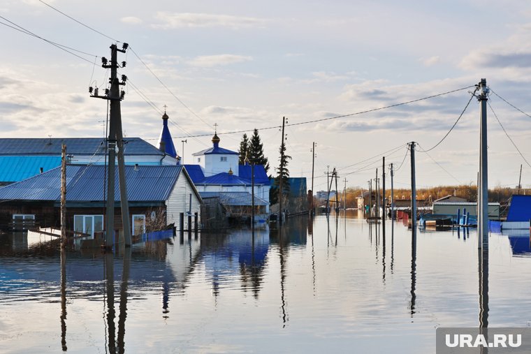 Вода приходит в населенные пункты Прикамья (архивное фото)