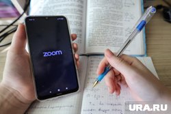 По словам жителей, дистант сводит к минимальным заданиям без объяснения материала