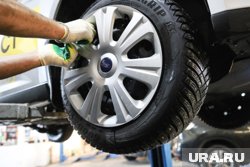 Из-за холодов курганским водителям посоветовали поменять шины