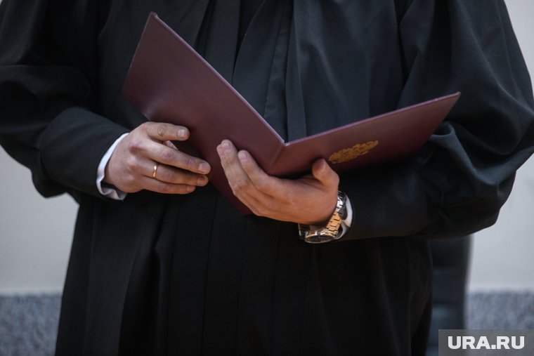 Судья оставил в силу меру пресечения чиновникам из Сургута Дворникову и Шарову