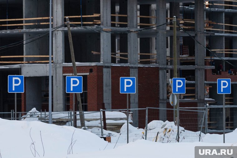 В компании обещали построить многоуровневую парковку, но на данный момент ее нет (архивное фото)