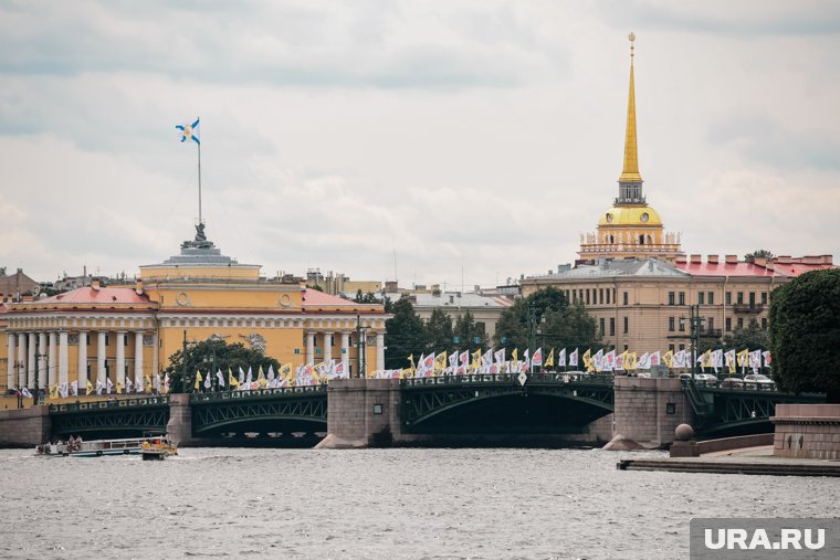 Нева вышла из берегов в Санкт-Петербурге