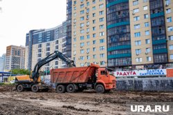 В Новом Уренгое машинист экскаватора зажал ковшом голову водителю и был осужден (архивное фото)