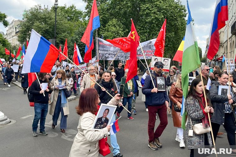 В Париже прошла акция «Бессмертный полк»