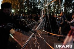 С самого утра протестующие начали собираться на ключевых транспортных узлах Парижа